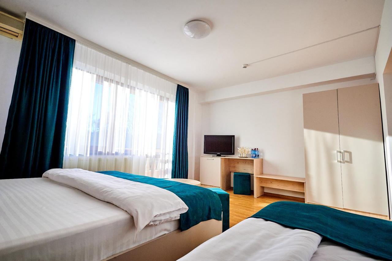 Hotel Roxy & Maryo إيفوري نورد المظهر الخارجي الصورة
